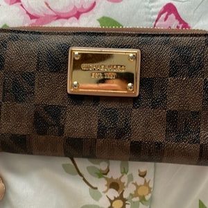 Michael kors wristlet